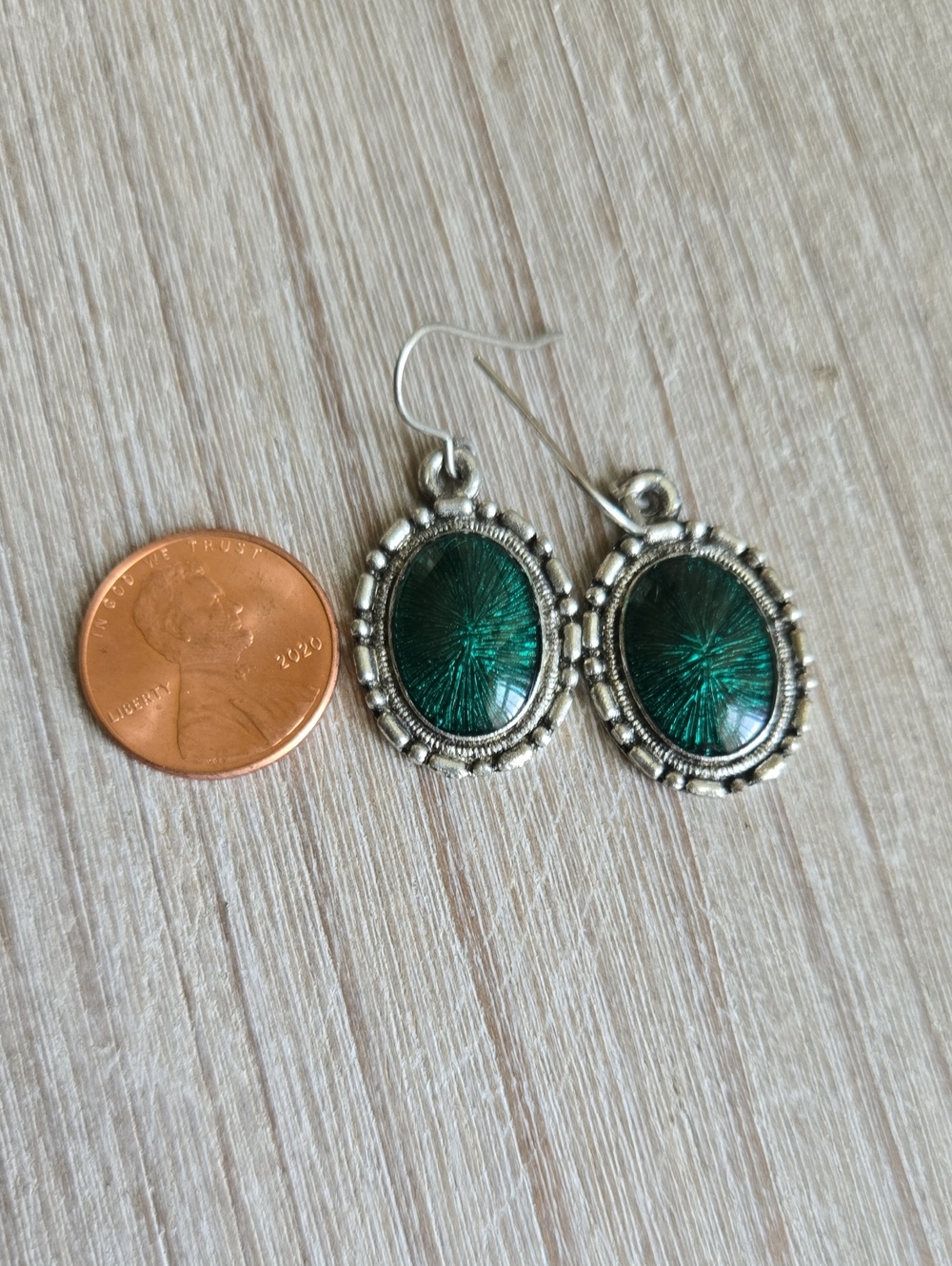 Source Unknown Silver-Tone Emerald Green Oval Drop Earrings - Picture 3 of 3